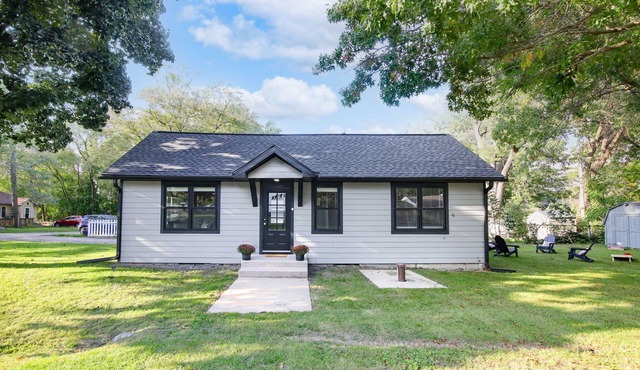 Maple Beach Cottage - Charming 2-bedroom cottage in Edgerton