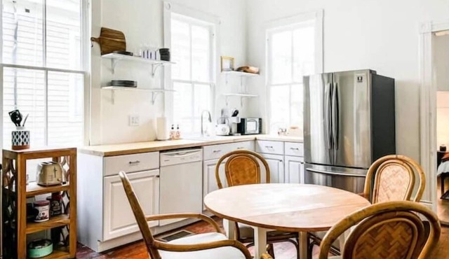 Mardi Gras Historic Montegeux Cottage - Pet Friendly