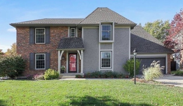 Marvelous 4-bedroom house with Pool in lovely Lenexa World Cup Ready