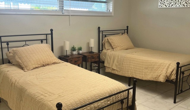 Marvelous house with AC in Fort Lauderdale, 2 private rooms 2 shared beds