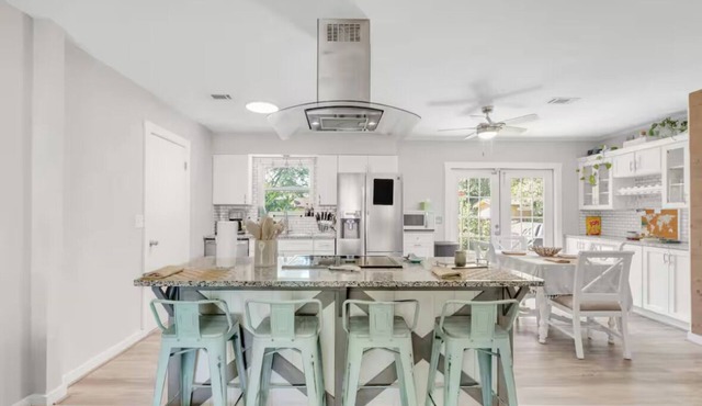 Mermaid Cottage: 5 mi. from beach, fully stocked 3br, grill, deck, bunk bed