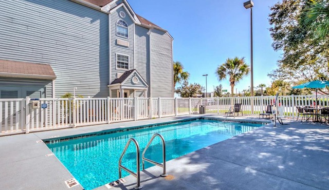 Microtel Inn and Suites - Zephyrhills