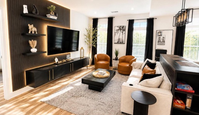 Midnight Luxe Suite with Walkable Area and Free Parking
