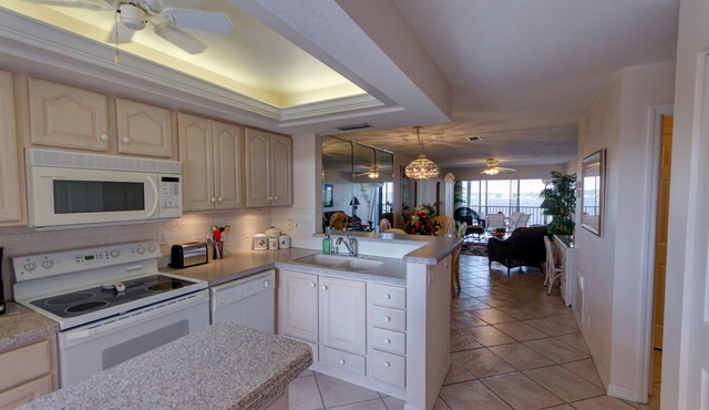 Million Dollar View Bay Sunrises & Gulf Sunsets-Feb and March open 2025