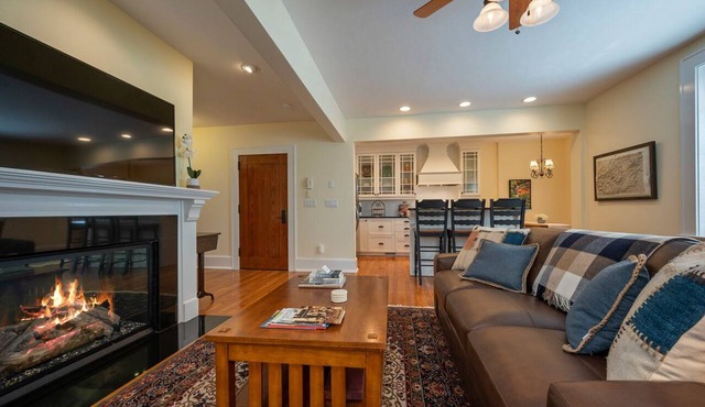 Minette's Downtown Condo | Historic Spot in Downtown Hendersonville