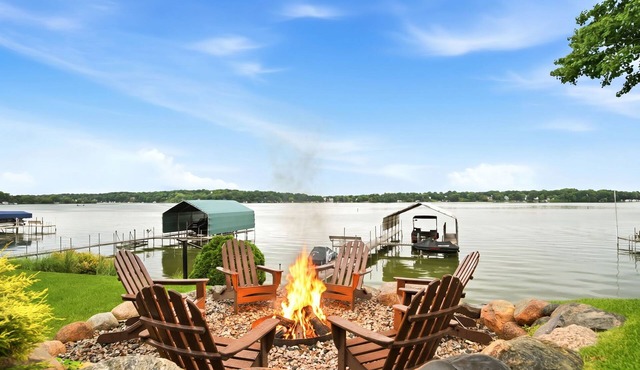 MINNeSTAY* Lakefront Luxury