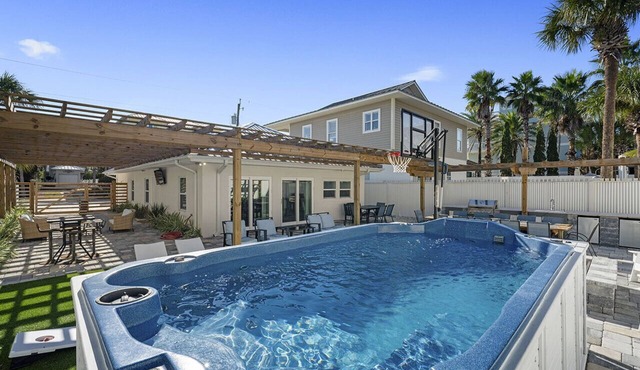 Miramar Beach 300 - Five Bedroom Villa, Sleeps 18