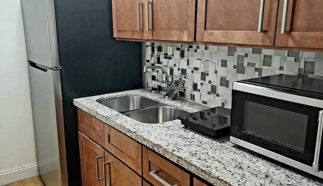 Modern 1 Bedroom Suite With Shower Sauna & Patio