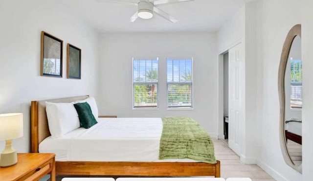 Modern 1BR Retreat w Pool & Bar at Lake Worth