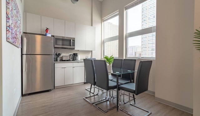 Modern 2BR South Loop Gem Near McCormick Place, Navy Pier, & Adler Planetarium