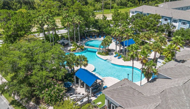 Modern 3BR 2BA Pools Gym Near Airport 5