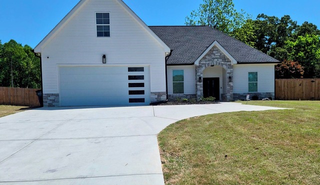 Modern 4BR Retreat