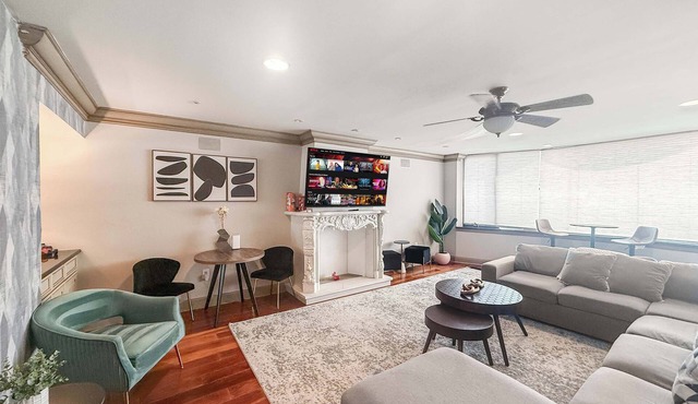 Modern 5BR Getaway | Gym & Hot Tub | Sleeps 24 in Philadelphia