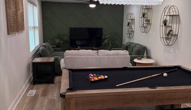 Modern 5BR w/Pool Table - Prime Raleigh