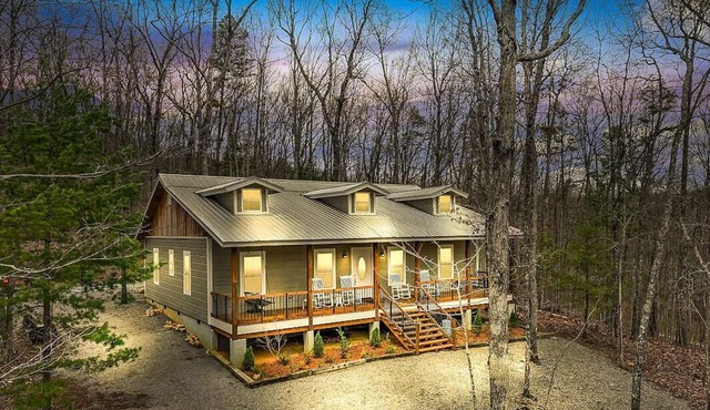 Modern cabin 4 min from Smoky Mountains, Lake in the Sky access 3 BR 2 bath