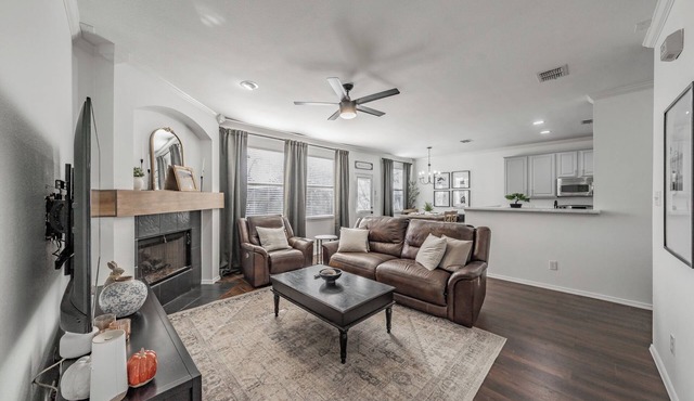 Modern, Comfy, Next to Frisco and Lake Lewisville in peaceful Little Elm