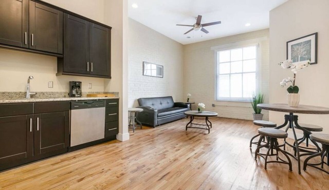 Modern condo steps from French Quarter/Bourbon