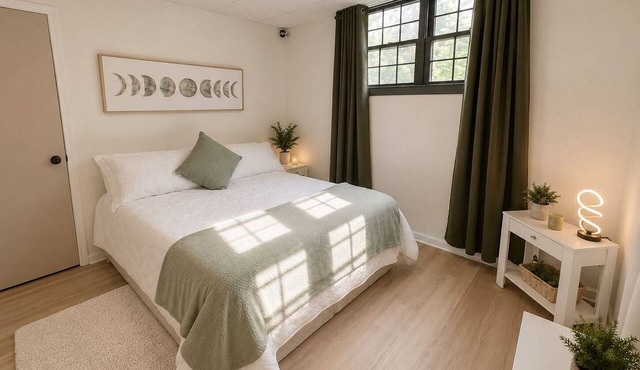 Modern Cozy Retreat 2BR Free Parking 1 Gig WiFi Near Stone Mountain