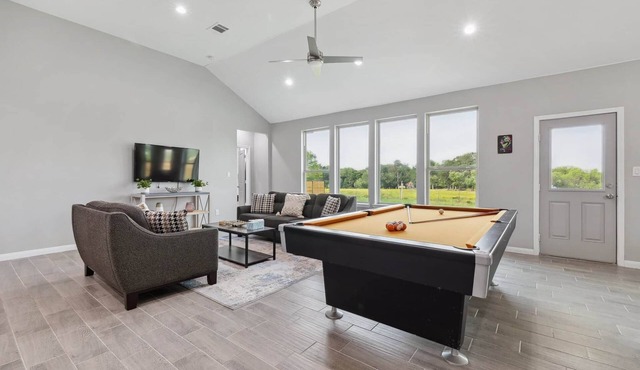 Modern Escape In Cedar Creek