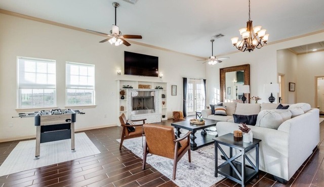 Modern Farm House 2B 2B KING Bed