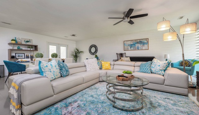 Modern Home Close to UF. Pet-Friendly. EV Charger. Patio and BBQ