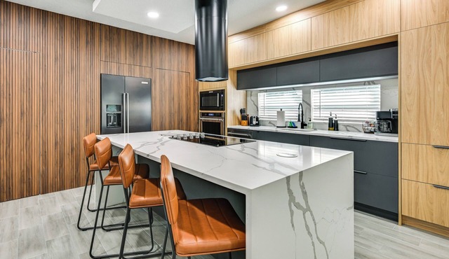 Modern Lakeland Golf Retreat w/Putting Green