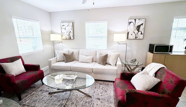 Modern Luxe Retreat - Fully Furnished Short-Term Rental in Lakeland
