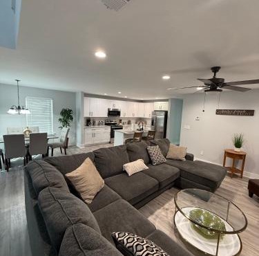 Modern new townhouse near Stone Mountain Sleeps 10
