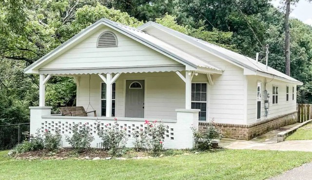 Modern, rustic home convenient to Golf Courses, Legacy Arena, Hoover Met + more