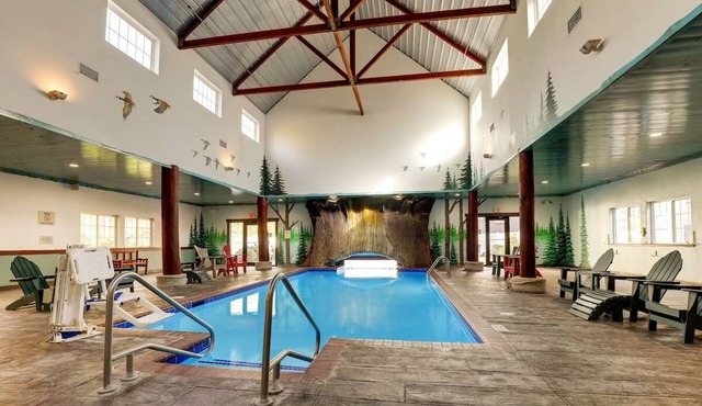 Modern Stay in Johnston w/Pool and hot tub Access | 0.3 mi to Back Roads Lounge