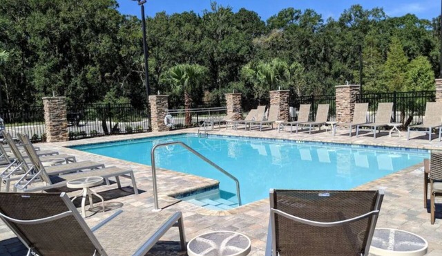 Modern Stay Near Tampa | Outdoor Pool, Pets are Welcome, Free Breakfast