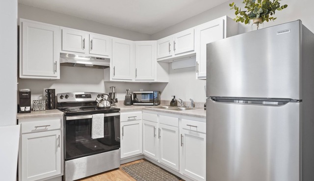 Modern & Stylish 2BD, 1BA Retreat in Downtown Springfield Medical District!