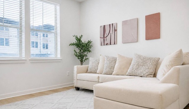 Modern WorkFriendly Retreat w/Fast WiFi+Gym-Lndry