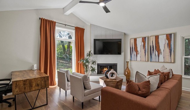 Modern5BR/3,5b Home with Garage & Basement. Great for Professionals or Families.
