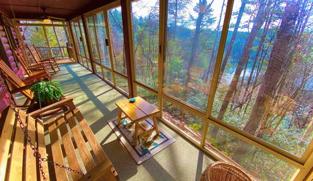 Moonlit Mountain: A peaceful escape to reconnect, unwind, and breathe deep