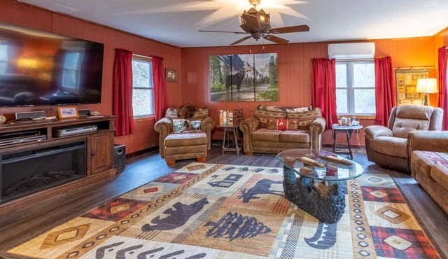 Moose Creek Cottage - Adorable mountain home located along a creek!
