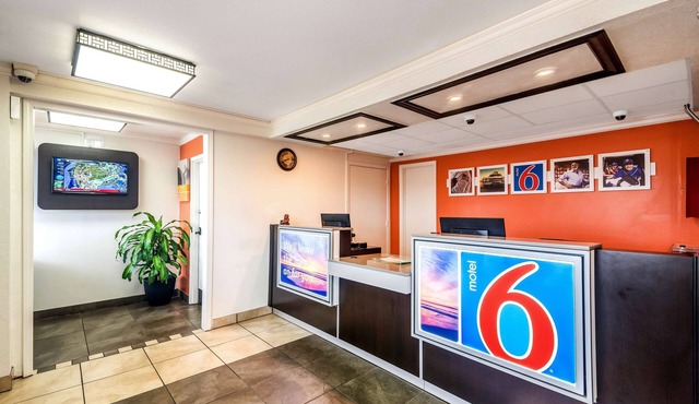 Motel 6 Anniston, AL