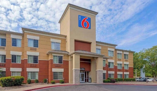 Motel 6 Suites Memphis Airport, TN