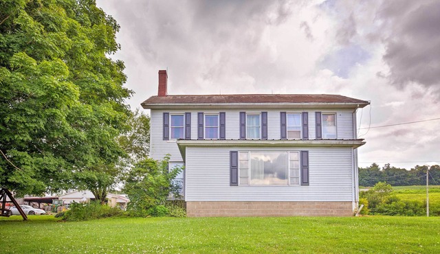 Mount Perry Home on Working Farm w/BBQ & Pond!