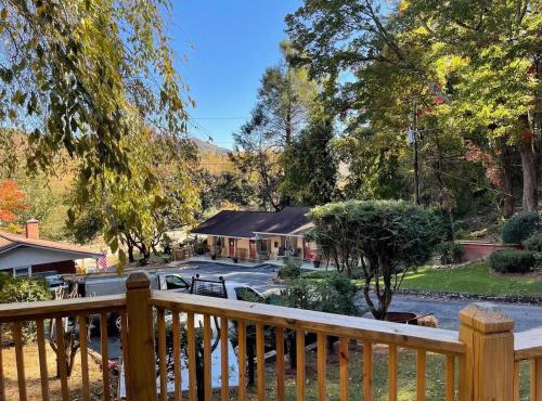 Mountain Aire Cottages, Inn & Glamping