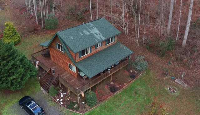 Mountain Cabin with Wrap-Around Porch and Creek near the Dragon’s Tail