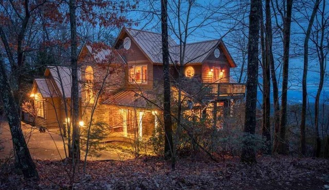 Mountain Luxury with Amazing Location and Views! https://www.vrbo.com/2112798