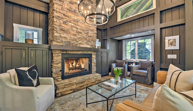 Mountain Retreat w/2 Fireplaces & 3 King Suites