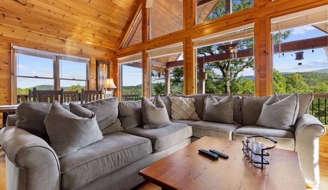 Mountain Views~ Hot Tub&Pool Table~ FirePit~ Games