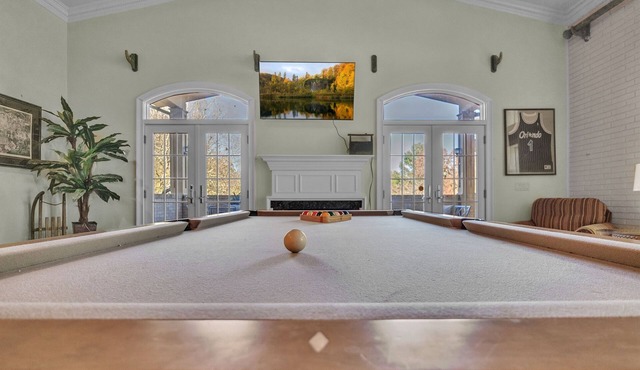 Mr. B’s Home, Pool Table, 1 Mi to Old Waverly