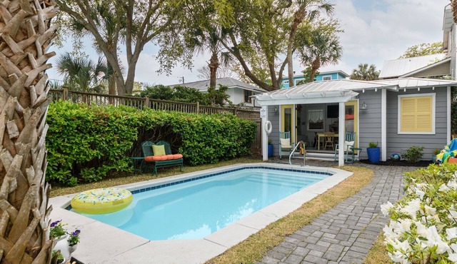 Ms. Opal's Cottage - POOL! Pet-Friendly! Ground Level