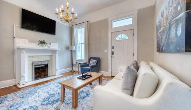 Near Parks Downtown & Riverwalk Midtown Muse Sleeps 14