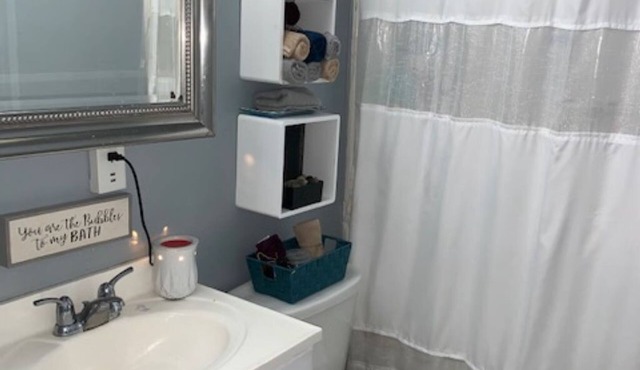 Near the Fun, Far From the Hustle: 4-bdrm house in fabulous NOLA w/Bar & Wifi