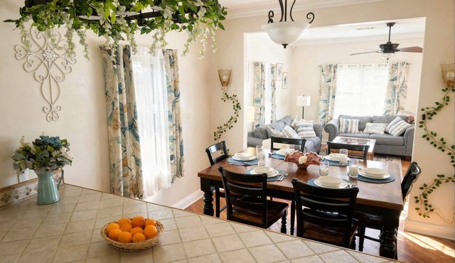 NEW 3BD Close to Coliseum and Beach