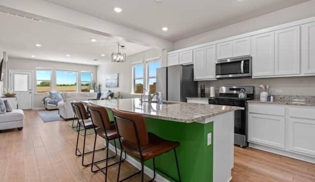 New 3BR 2BA Home in Elgin-Pool, Patio, Office